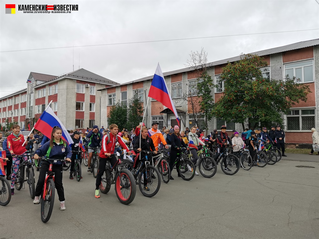 Каменские новости. Велопробег Городецкий район 2022. Камень на Оби. Камень на Оби парк славы. Жилетки участникам велопробега.