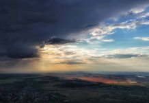 Штормовое предупреждение: Алтайский край накроют ливни, град и ураганный ветер