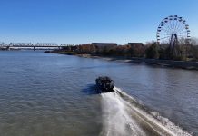 В Камне-на-Оби аэролодка начала пробные пассажирские рейсы