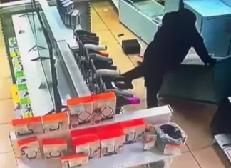 «12 телевизоров импортных…»: дебошир устроил погром в магазине техники в Камне-на-Оби. Видео