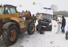 В Тюменцевском районе скорая помощь столкнулась с трактором
