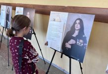 В Камне-на-Оби открылась фотовыставка «Жены Героев». Видео