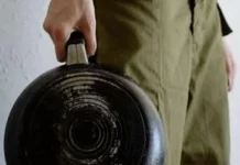 Сковорода как средство перевоспитания: семейная драма развернулась в Панкрушихинском районе