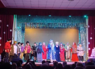 При полном аншлаге прошел спектакль «Морозко» каменского отделения союза пенсионеров России