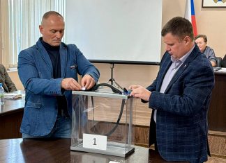 Как в Камне-на-Оби прошли выборы нового главы на сессии районных депутатов. Видео