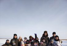 Каменский ТОС «Возрождение» организовал для детей «Зимние забавы на льду»