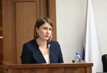 Директор комплексного центра Каменского района Маргарита Мишустина выступила в Парламентском центре АКЗС