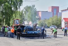 В Камне-на-Оби начали ямочный ремонт дорог своими силами
