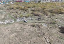 Житель Камня-на-Оби прицепом вез мусор на несанкционированную свалку и попал на видео