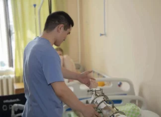 Врачи спасли ногу жительницы Каменского района после похода в лес за ягодой